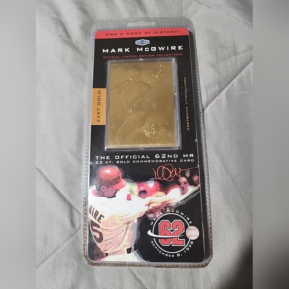 Fleer Mark McGwire Official 62nd HR 23kt Gold Commemorative Card w/COA NIP